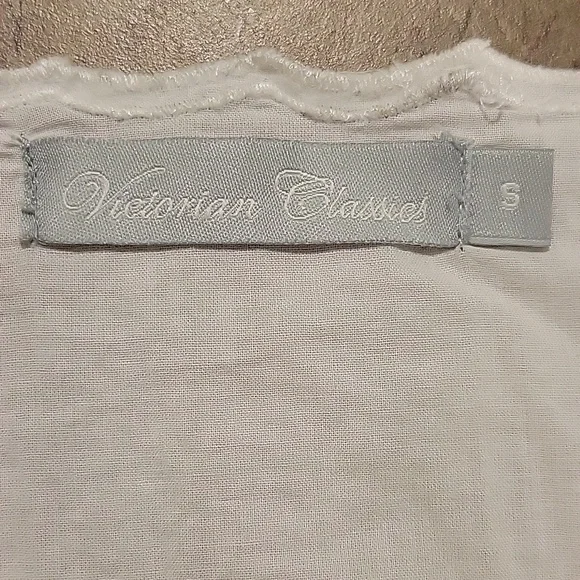 Beautiful Nightgown - Picture 4 of 4